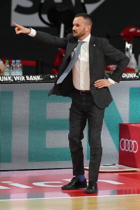 Co coach Adriano Vertemati Muenchen GER, FC Bayern Basketball vs Loewen Braunschweig, basketball, easyCredit BBL, season 2020 2021, 11 04 2021, GER, FC Bayern Basketball vs Loewen Braunschweig, basketball, easyCredit BBL, season 2020 2021, 11 04 2021, Muenchen Copyright: xEIBNER MarcelxEngelbrechtx EP_EER