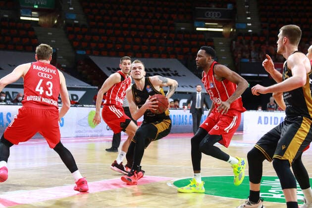 43 Leon Radosevic, 25 JaJuan Johnson FCBB red, against 24 Arnas Velicka Braunschweig Basketball, 1 Bundesliga, BBL, FC Bayern Munich, Basketball Loewen Braunschweig at Audi Dome, 11 04 2021 PHOTO Mladen Lackovic LakoPress