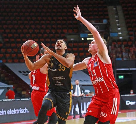 43 Leon Radosevic and 16 Paul Zipser FCBB red, against 35 Karim Jallow Braunschweig basketball, 1 Bundesliga, BBL, FC Bayern Munich, Basketball Loewen Braunschweig at Audi Dome, 11 04 2021 PHOTO Mladen Lackovic LakoPress