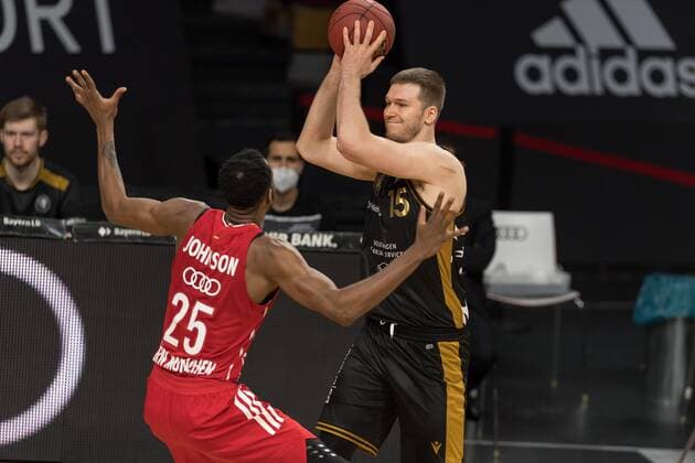 Basketball, BBL, 20210411, FC Bayern München Basketball Löwen Braunschweig Pictured JaJuan JOHNSON FC Bayern München, 25 and Martin PETERKA Basketball Löwen Braunschweig, 15 Munich Audi Dome Bayern Germany Copyright: Passion2Press MarkusxFischerx