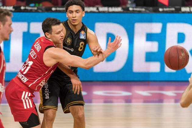 Basketball, BBL, 20210411, FC Bayern München Basketball Löwen Braunschweig Pictured Zan Mark SISKO FC Bayern München, 31 and James ROBINSON Basketball Löwen Braunschweig, 8 Munich Audi Dome Bayern Germany Copyright: Passion2Press MarkusxFischerx