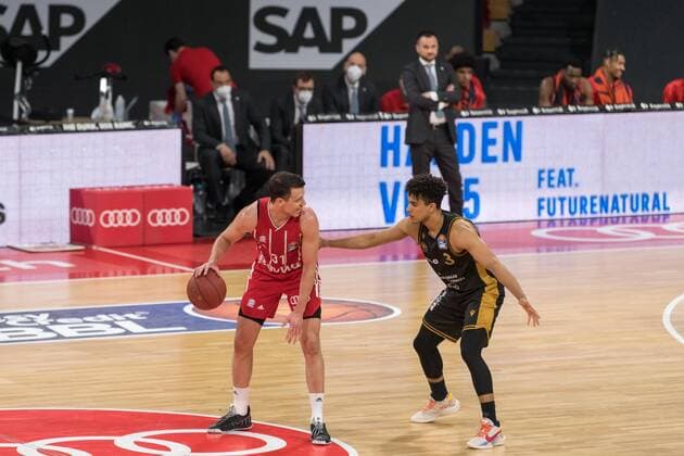 Basketball, BBL, 20210411, FC Bayern Munich Basketball Löwen Braunschweig Pictured Zan Mark SISKO FC Bayern Munich, 31 and Garai ZEEB Basketball Löwen Braunschweig, 3 Munich Audi Dome Bayern Germany Copyright: Passion2Press MarkusxFischerx