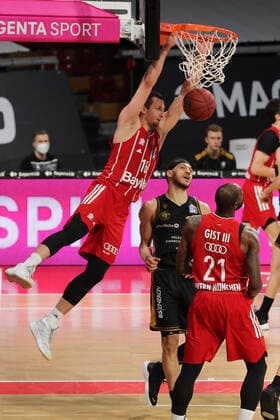 Paul Zipser Muenchen GER, FC Bayern Basketball vs Loewen Braunschweig, basketball, easyCredit BBL, season 2020 2021, 11 04 2021, GER, FC Bayern Basketball vs Loewen Braunschweig, basketball, easyCredit BBL, season 2020 2021, 11 04 2021, Muenchen Copyright: xEIBNER MarcelxEngelbrechtx EP_EER