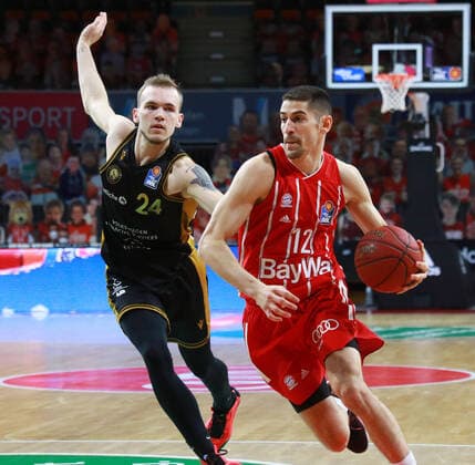 12 Diego Flaccadori FCBB red, against 24 Arnas Velicka Braunschweig Basketball, 1 Bundesliga, BBL, FC Bayern München, Basketball Loewen Braunschweig at Audi Dome, 11 04 2021 PHOTO Mladen Lackovic LakoPress