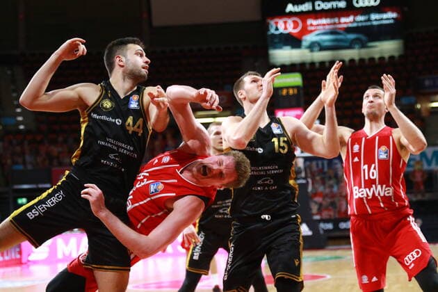 43 Leon Radosevic FCBB red, against 44 Benedikt TurudiÄ‡ and 15 Martin Peterka Braunschweig Basketball, 1 Bundesliga, BBL, FC Bayern Munich, Basketball Loewen Braunschweig at Audi Dome, 11 04 2021 PHOTO Mladen Lackovic LakoPress.