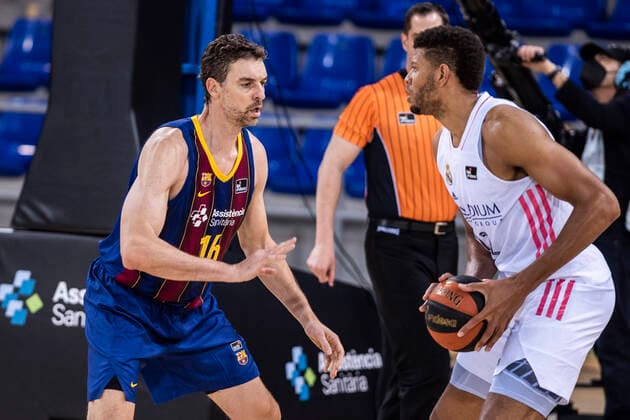 11th April 2021; Palau Blaugrana, Barcelona, Catalonia, Spain; Liga ACB Basketball, Barcelona versus Real Madrid; 16 Pau Gasol of Barcelona defends during the Liga Endesa match  ActionPlus12280712 MarcxGonzalezxAloma