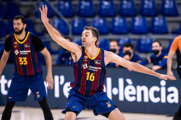 11th April 2021; Palau Blaugrana, Barcelona, Catalonia, Spain; Liga ACB Basketball, Barcelona versus Real Madrid; 16 Pau Gasol of Barcelona defends his net during the Liga Endesa match  ActionPlus12280748 MarcxGonzalezxAloma