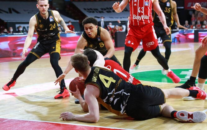 Ground fight just before the end of the game 11 Vladimir Lucic FCBB red, against 4 Luc van Slooten, 8 James Robinson Braunschweig Basketball, 1 Bundesliga, BBL, FC Bayern Munich, Basketball Loewen Braunschweig at Audi Dome, 11 04 2021 PHOTO Mladen Lackovic LakoPress