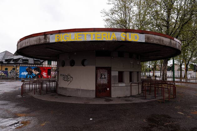 San Siro Stadium ticket office is closed due to the Covid-19 regulations during Inter - FC Internazionale vs Cagliari Calcio, Italian football Serie A match in Milan, Italy, April 11 2021  Copyright: xLiveMedia FrancescoxScaccianocex xLiveMediax 0