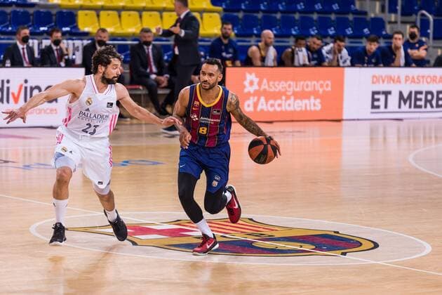 Mandatory Credit: Photo by Javier Borrego Shutterstock (11853641aa) Adam Hanga of FC Barcelona, Barca in action against Sergio Llull of Real Madrid during the Liga Endesa ACB match between FC Barcelona and Real Madrid at Palau Blaugrana on April 11, 2021 in Barcelona, Spain. Basket: Liga Endesa ACB - FC Barcelona vs Real Madrid, Spain - 11 Apr 2021 Basket: Liga Endesa ACB - FC Barcelona vs Real Madrid, Spain - 11 Apr 2021  Copyright: xJavierxBorrego Shutterstockx 11853641aa