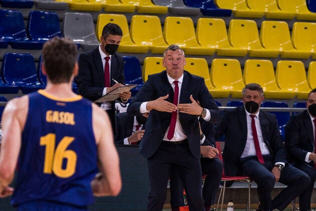 April 11, 2021, Barcelona, Barcelona, Spain: Sarunas Jasikevicius, Head coach of FC Barcelona, Barca gestures during the Liga Endesa ACB match between FC Barcelona and Real Madrid at Palau Blaugrana on April 11, 2021 in Barcelona, Spain. Barcelona Spain - ZUMAa181 20210411_zaa_a181_089 Copyright: xJavierxBorregox