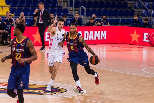 April 11, 2021, Barcelona, Barcelona, Spain: Adam Hanga of FC Barcelona, Barca in action against Carlos Alocen of Real Madrid during the Liga Endesa ACB match between FC Barcelona and Real Madrid at Palau Blaugrana on April 11, 2021 in Barcelona, Spain. Barcelona Spain - ZUMAa181 20210411_zaa_a181_100 Copyright: xJavierxBorregox