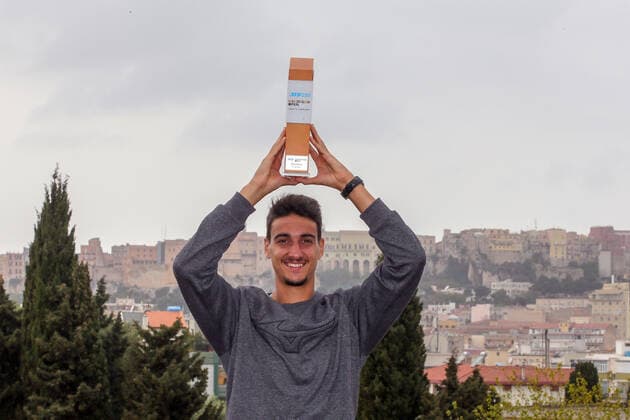 2021 Sardegna Open Tennis - 20210411 CAGLIARI, ITALY, APR 11: Lorenzo Sonego of Italy poses with Trophy after defeating Laslo Djere of Serbia in the final tennis match at the ATP, Tennis Herren Tour 250 Sardegna Open in Cagliari, Italy on April 11, 2021. Cagliari Tennis Club Cagliari Italy 6490_237586 Copyright: xGiampieroxSposito PentaxPressx