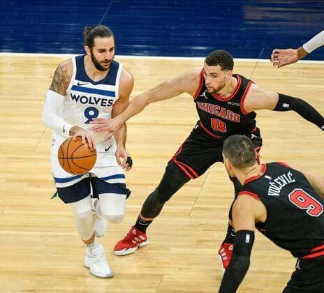 Minnesota Timberwolves guard Ricky Rubio (9) drives past Chicago Bulls guard Zach LaVine, during the NBA, Basketball Herren, USA basketball game between the Chicago Bulls and the Minnesota Timberwolves at Target Center in Minneapolis, Minnesota, US, 11 April 2021. Chicago Bulls at Minnesota Timberwolves !ACHTUNG: NUR REDAKTIONELLE NUTZUNG!  Copyright: xCRAIGxLASSIGx AME9390 20210412-637537966537616580