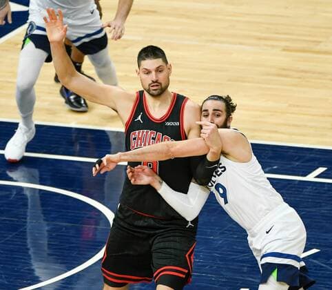 Minnesota Timberwolves guard Ricky Rubio (R) battles for position with Chicago Bulls center Nikola Vucevic, during the NBA, Basketball Herren, USA basketball game between the Chicago Bulls and the Minnesota Timberwolves at Target Center in Minneapolis, Minnesota, US, 11 April 2021. Chicago Bulls at Minnesota Timberwolves !ACHTUNG: NUR REDAKTIONELLE NUTZUNG!  Copyright: xCRAIGxLASSIGx AME9399 20210412-637537967779115066