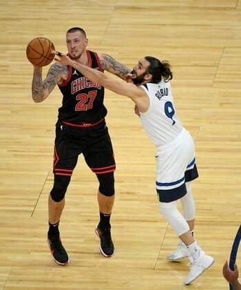 Minnesota Timberwolves guard Ricky Rubio (R) tries to block a pass by Chicago Bulls center Daniel Theis, during the NBA, Basketball Herren, USA basketball game between the Chicago Bulls and the Minnesota Timberwolves at Target Center in Minneapolis, Minnesota, US, 11 April 2021. Chicago Bulls at Minnesota Timberwolves !ACHTUNG: NUR REDAKTIONELLE NUTZUNG!  Copyright: xCRAIGxLASSIGx AME9447 20210412-637538011857359207
