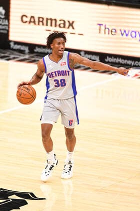 LOS ANGELES, CA - APRIL 11: Detroit Pistons Guard Saben Lee (38) sets up the offense during a NBA, Basketball Herren, USA game between the Detroit Pistons and the Los Angeles Clippers on April 11, 2021 at STAPLES Center in Los Angeles, CA. (Photo by Brian Rothmuller Icon Sportswire) NBA: APR 11 Pistons at Clippers Icon210411003