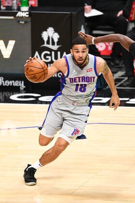LOS ANGELES, CA - APRIL 11: Detroit Pistons Guard Cory Joseph (18) drives to the basket during a NBA, Basketball Herren, USA game between the Detroit Pistons and the Los Angeles Clippers on April 11, 2021 at STAPLES Center in Los Angeles, CA. (Photo by Brian Rothmuller Icon Sportswire) NBA: APR 11 Pistons at Clippers Icon210411010