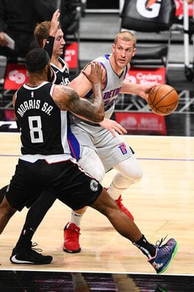 LOS ANGELES, CA - APRIL 11: Detroit Pistons Center Mason Plumlee (24) is trapped by Los Angeles Clippers Forward Marcus Morris Sr. (8) and Los Angeles Clippers Guard Luke Kennard (5) during a NBA, Basketball Herren, USA game between the Detroit Pistons and the Los Angeles Clippers on April 11, 2021 at STAPLES Center in Los Angeles, CA. (Photo by Brian Rothmuller Icon Sportswire) NBA: APR 11 Pistons at Clippers Icon210411012