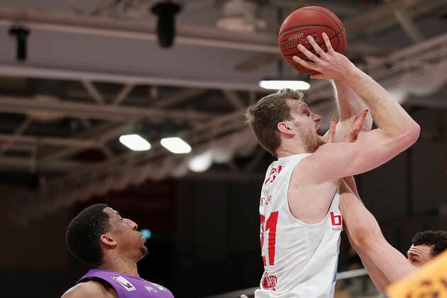 Germany , Goettingen, Sparkassen Arena GoeSF , 11 04 2021, emspor, emonline, despor, deonline, BG Goettingen vs s Oliver Wuerzburg, easyCredit BBL, 27 Spieltag Picture f l Aubrey Dawkins BG Goettingen , Florian Koch s Oliver Wuerzburg and Luke Nelson BG Goettingen Copyright: HMBxMedia JulienxBecker