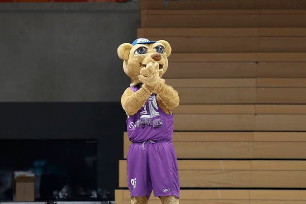 Germany , Goettingen, Sparkassen Arena GoeSF , 11 04 2021, emspor, emonline, despor, deonline, BG Goettingen vs s Oliver Wuerzburg, easyCredit BBL, 27 Spieltag picture mascot Zuffi BG Goettingen happy about win Copyright: HMBxMedia JulienxBecker