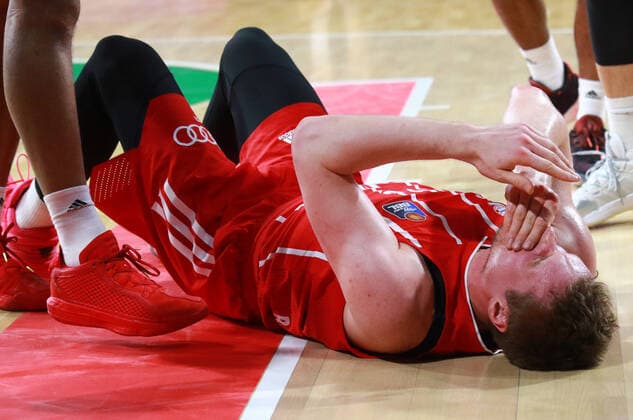 Leon Radosevic FCBB injured, down, basketball, 1 Bundesliga, BBL, FC Bayern München, Basketball Loewen Braunschweig at Audi Dome, 11 04 2021 PHOTO Mladen Lackovic LakoPress