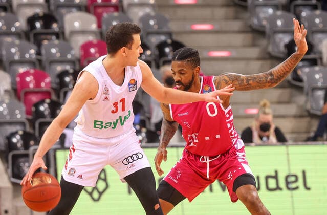Alex Hamilton TB Bonn 0 and Zan Sisko Bayern Muenchen 31 , Telekom Baskets Bonn vs Bayern Muenchen, Basketball, 1 Easy Credit Bundesliga, 30 Spieltag, 13 04 2021, Telekom Baskets Bonn vs Bayern Muenchen, Basketball, 1 Easy Credit Bundesliga, 30 Spieltag, 13 04 2021 Bonn Copyright: xJoergxNiebergall Eibner-Pressefox EP_JNL