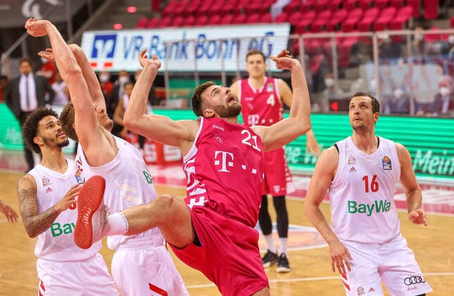 Leon Kratzer TB Bonn 21 and Leon Radosevic Bayern Muenchen 43 , Paul Zipser Muenchen 16 , Telekom Baskets Bonn vs Bayern Muenchen, Basketball, 1 Easy Credit Bundesliga, 30 Spieltag, 13 04 2021, Telekom Baskets Bonn vs Bayern Muenchen, Basketball, 1 Easy Credit Bundesliga, 30 Spieltag, 13 04 2021 Bonn Copyright: xJoergxNiebergall Eibner-Pressefox EP_JNL