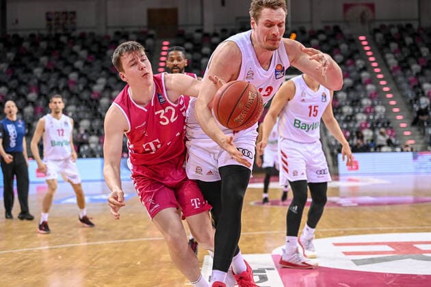 easyCredit BBL, Telekom Baskets Bonn vs FC Bayern Munich Basketball, 13 04 2021 Simonas Lukosius Telekom Baskets Bonn 32 , Leon Radosevic FC Bayern Munich Basketball 43 easyCredit BBL, Telekom Baskets Bonn vs FC Bayern Munich Basketball on 13 04 2021 at Telekom Dome Bonn, Bonn North Rhine Westphalia Copyright: xBEAUTIFULxSPORTS Mueller-Laschetx