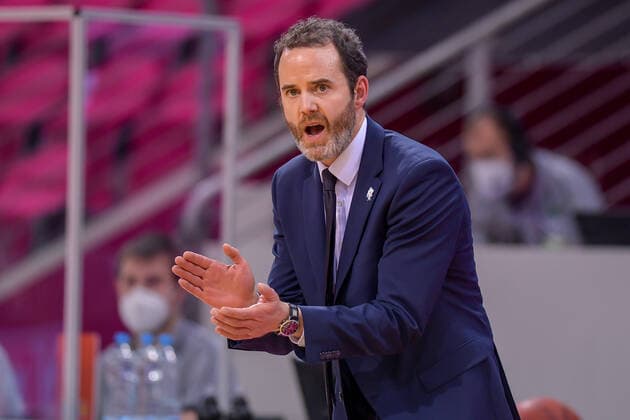 easyCredit BBL, Telekom Baskets Bonn vs FC Bayern Munich Basketball, 13 04 2021 Head coach Will Voigt Telekom Baskets Bonn cheers on his team, easyCredit BBL, Telekom Baskets Bonn vs FC Bayern Munich Basketball on 13 04 2021 at Telekom Dome Bonn, Bonn North Rhine Westphalia, Germany Copyright: xBEAUTIFULxSPORTS Mueller-Laschetx