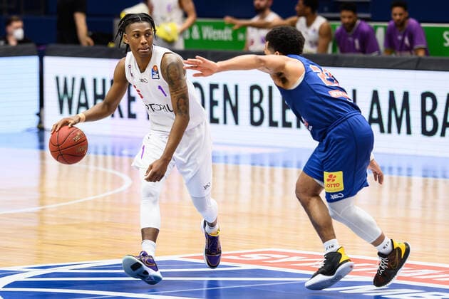 BG Göttingen Syntainics MBC 13 04 2021, Basketball Bundesliga easyCredit BBL, season 2020 2021, main round, BG Göttingen Syntainics MBC Göttingens Deishuan Booker l plays against Weissenfels Quinton Hooker Weissenfels Saxony-Anhalt Germany