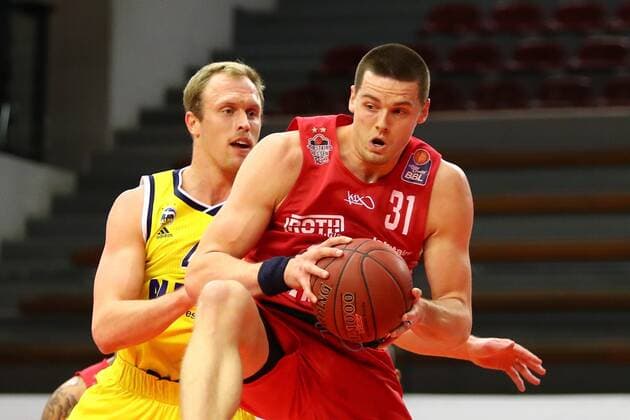 Scottie James Jr Giessen in duel with Luke Sikma Berlin Jobstairs Giessen 46ers vs Alba Berlin, Basketball, easyCredit BBL, 13 04 2021 Jobstairs Giessen 46ers vs Alba Berlin, Basketball, easyCredit BBL, 13 04 2021 Giessen Copyright: xEibner-Pressefotox EP_RWS