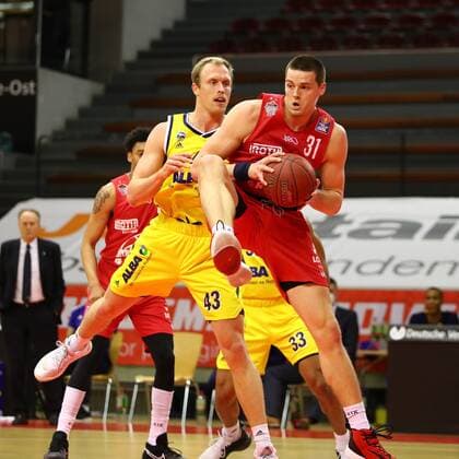 Scottie James Jr Giessen in duel with Luke Sikma Berlin Jobstairs Giessen 46ers vs Alba Berlin, Basketball, easyCredit BBL, 13 04 2021 Jobstairs Giessen 46ers vs Alba Berlin, Basketball, easyCredit BBL, 13 04 2021 Giessen Copyright: xEibner-Pressefotox EP_RWS