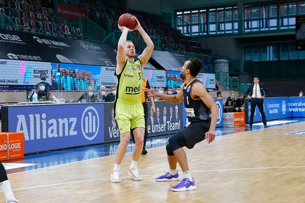 28 Matchday of the easyCredit BBL Basketball Bundesliga on 13 April 2021in the Oberfrankenhalle in Bayreuth Bavaria Germany season 2020 2021 Medi Bayreuth vs ratiopharm Ulm Osvaldas Olisevicius Medi Bayreuth 31 left Demitrius Conger ratiopharm Ulm 1 right
