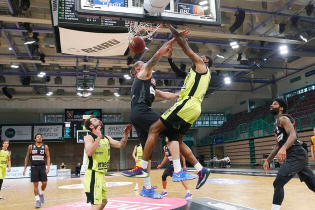 28 Matchday of the easyCredit BBL Basketball Bundesliga on 13 April 2021in the Oberfrankenhalle in Bayreuth Bavaria Germany season 2020 2021 Medi Bayreuth vs ratiopharm Ulm Dererk Pardon Medi Bayreuth 0 right Dylan Osetkowski ratiopharm Ulm 21 left