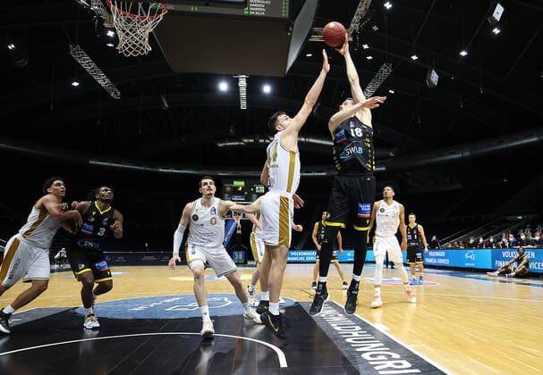 Jonas Wohlfarth Bottermann MHP Riesen Ludwigsburg taking a basket shot