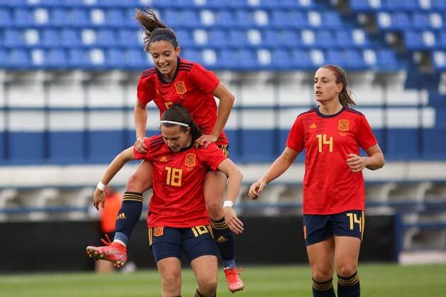 Spain s striker Marta Cardona (C) celebrates with teammates after scoring during the International Friendly, Länderspiel, Nationalmannschaft women soccer match between Spain and Mexico held at Antonio Lorenzo Cuevas, in Marbella, Malaga, southern Spain, 13 April 2021. Spain vs Mexico !ACHTUNG: NUR REDAKTIONELLE NUTZUNG!  Copyright: xDanielxPerezx GRAF3774 20210413-637539442998851059