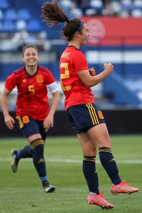 Spain s striker Nahikari Garcia (R) celebrates with teammates after scoring during the International Friendly, Länderspiel, Nationalmannschaft women soccer match between Spain and Mexico held at Antonio Lorenzo Cuevas, in Marbella, Malaga, southern Spain, 13 April 2021. Spain vs Mexico !ACHTUNG: NUR REDAKTIONELLE NUTZUNG!  Copyright: xDanielxPerezx GRAF3783 20210413-637539448047880166