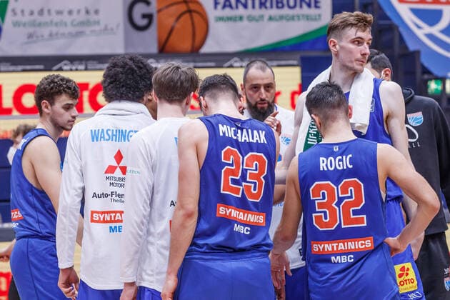 Syntainics MBC Mitteldeutscher BC disappointed after defeat Disappointment, frustration, disappointed, 4 13 2021, Weissenfels Germany , Basketball, easyCredit Basketball Bundesliga, Syntainics MBC BG Goettingen xprx