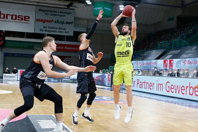 28 Matchday of the easyCredit BBL Basketball Bundesliga on 13 April 2021in the Oberfrankenhalle in Bayreuth Bavaria Germany season 2020 2021 Medi Bayreuth vs ratiopharm Ulm Bastian Doreth Medi Bayreuth 10 right Thomas Klepeisz ratiopharm Ulm 22 left