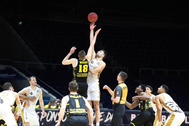 Löwen Braunschweig vs Ludwigsburg, BBL Braunschweig, 13 04 2021, BASKETBALL easyCredit BBL Basketball Bundesliga, Löwen Braunschweig vs MHP RIESEN Ludwigsburg, season 2020 21 Jonas Wohlfrath Bottermann Ludwigsburg , Benedikt Turudic Löwen Braunschweig Braunschweig