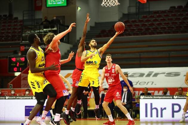 Peyton Siva Berlin moves to the basket Jobstairs Giessen 46ers vs Alba Berlin, Basketball, easyCredit BBL, 13 04 2021 Jobstairs Giessen 46ers vs Alba Berlin, Basketball, easyCredit BBL, 13 04 2021 Giessen Copyright: xEibner-Pressefotox EP_RWS