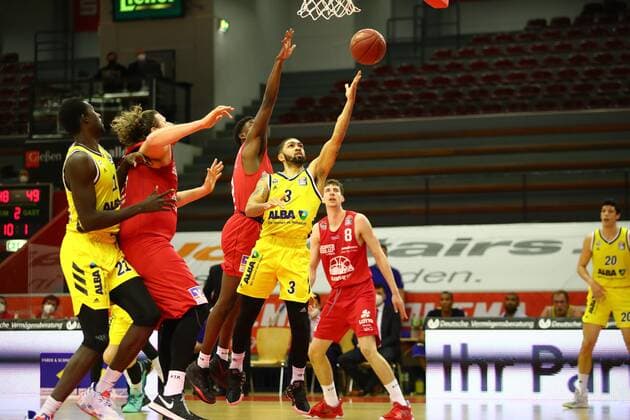 Peyton Siva Berlin moves to the basket Jobstairs Giessen 46ers vs Alba Berlin, Basketball, easyCredit BBL, 13 04 2021 Jobstairs Giessen 46ers vs Alba Berlin, Basketball, easyCredit BBL, 13 04 2021 Giessen Copyright: xEibner-Pressefotox EP_RWS