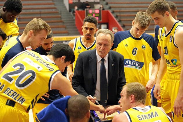 13 04 2021, xovx, Basketball BBL, JobStairs Gießen 46ers Alba Berlin coach Aito Garcia Reneses Alba Berlin emspor Gießen