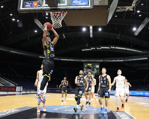 Yorman Polas Bartolo MHP Riesen Ludwigsburg throwing the basket, dunking