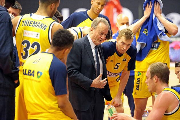 13 04 2021, xovx, Basketball BBL, JobStairs Gießen 46ers Alba Berlin coach Aito Garcia Reneses Alba Berlin emspor Gießen