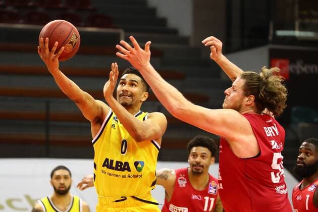 Maodo Lo Berlin moves to the basket against John Bryant Giessen Jobstairs Giessen 46ers vs Alba Berlin, Basketball, easyCredit BBL, 13 04 2021 Jobstairs Giessen 46ers vs Alba Berlin, Basketball, easyCredit BBL, 13 04 2021 Giessen Copyright: xEibner-Pressefotox EP_RWS