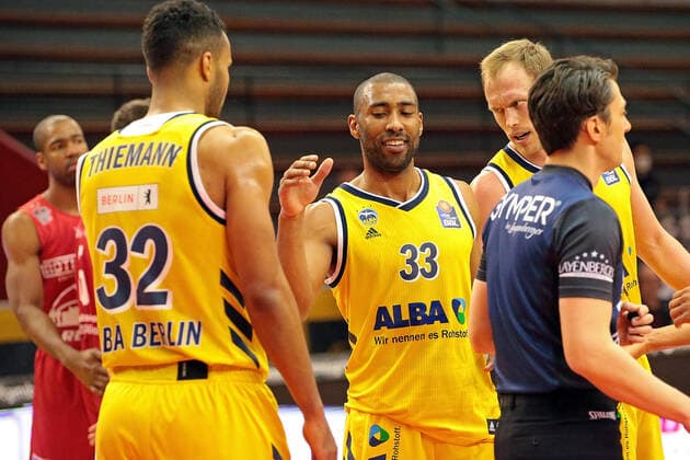 13 04 2021, xovx, Basketball BBL, JobStairs Giessen 46ers Alba Berlin v l Johannes Thiemann Alba Berlin , Jayson Granger Alba Berlin and Luke Sikma Alba Berlin celebrate the 102 96 victory in Giessen emspor Giessen