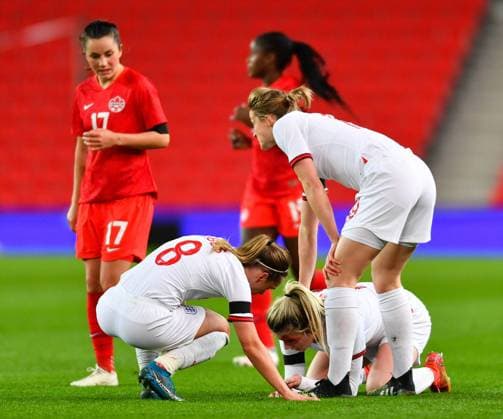 Stoke-on-Trent, England, April 1 Beth Mead ( 11 England) is injured during the Womens International Friendly, Länderspiel, Nationalmannschaft match between England and Canada at the Bet365 Stadium in Stoke-on-Trent, United Kingdom Womens International Friendly - England v Canada 
