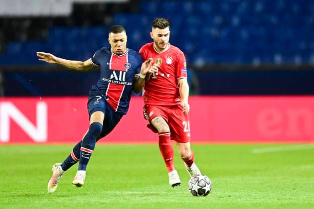 Lucas Hernandez (Bayern de Munich) vs Kylian Mbappe (PSG) FOOTBALL : PSG vs Bayern de Munich - 1 4 finale - ligue des Champions - 13 04 2021 JBAutissier Panoramic 